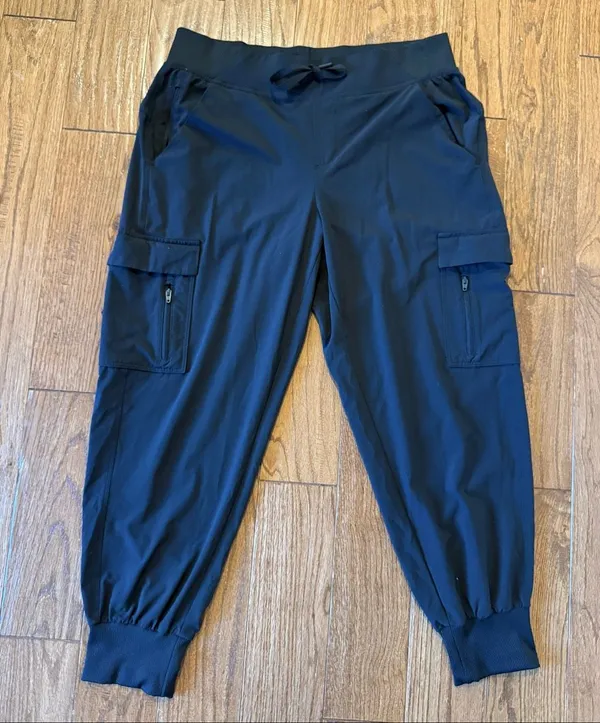All in Motion black cargo jogger pant medium petite - Image 3