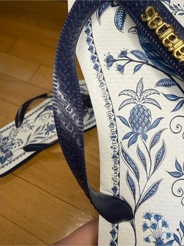 Havaianas Farm Rio Women’s Navy & White Floral Nina Flip Flops - Size 11 / 12 - Image 5