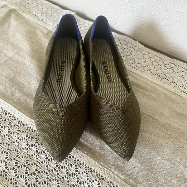 Women's Rothy's The Point Ballet Flat in Retired Olive Green Size 5 - Image 2
