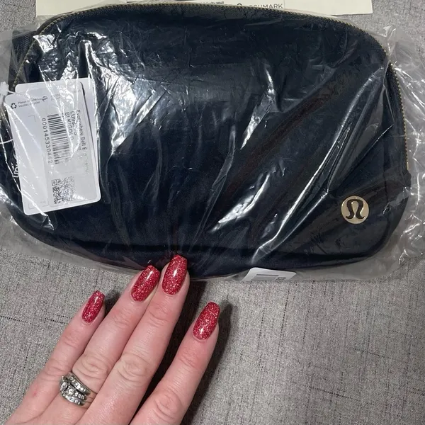 Lululemon Everywhere Belt Bag Velour Black Limited Edition Velvet Crossbody NWT - Image 9