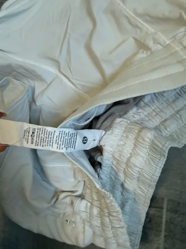 Lululemon Hotty Hot High-Rise 2.5" Shorts - Image 3