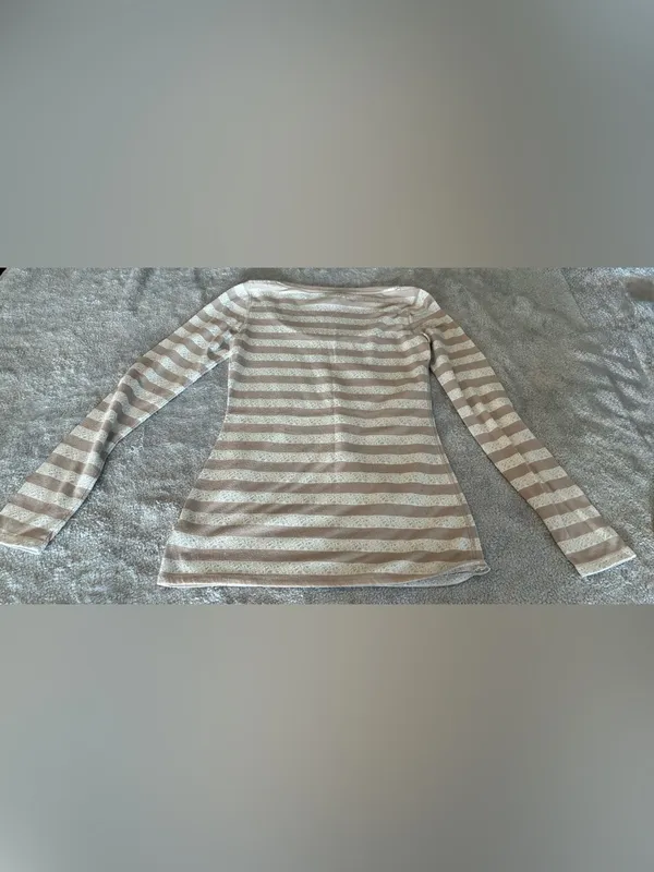 Women’s Express Striped Long-Sleeve Scoop Neck Top in Beige and White Size Small - Image 4