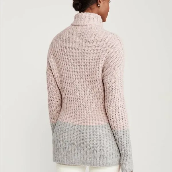 Abercrombie ✨ Women's Turtleneck Sweatet✨ - Image 2