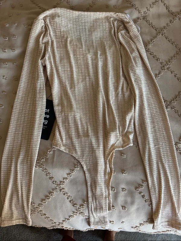 NWT: Lulus Stelly Shiny Light Beige Velvet Textured Long Sleeve Bodysuit - Image 7