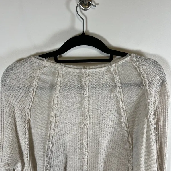 We The Free‎ People Oatmeal Beige Thermal V-Neck Waffle Knit Top Womens Medium - Image 8