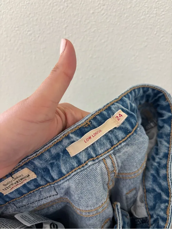 Levi’s low loose jeans light wash - Image 3