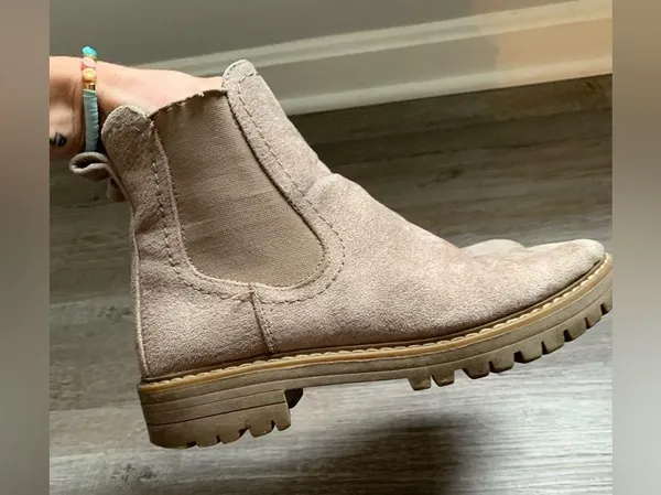 Cliffs Booties Chelsea Boots Tan Nude Beige Comfy Boots Size 7 M - Image 14