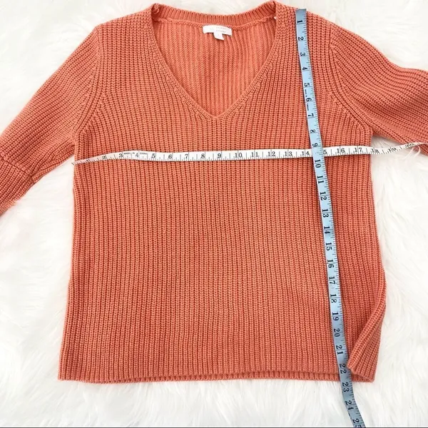 LC Lauren‎ Conrad V Neck Coral Knit Bell sleeved Sweater Size S Feminine - Image 4
