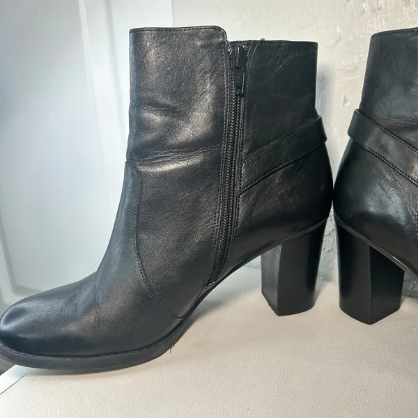 Lauren‎ Ralph Lauren Cabrey 7.5B Black Leather Ankle Boots Block Heel Zip Buckle - Image 9