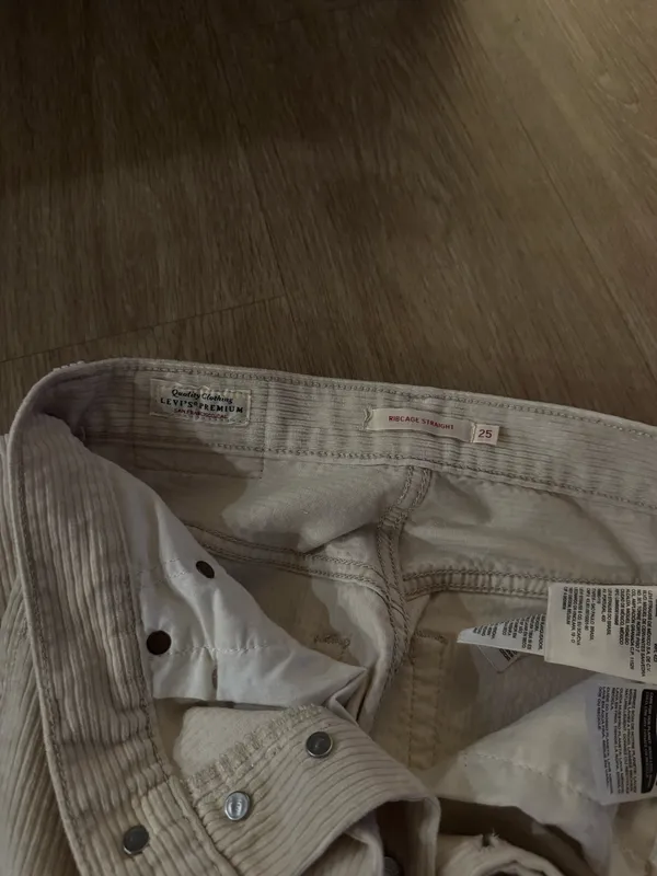 Levi’s Corduroy Jeans Straight Ribcage Ankle - Image 4