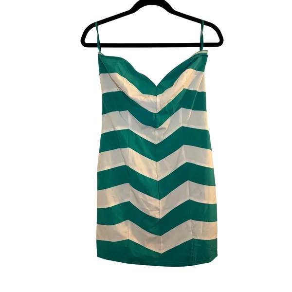 YA Los Angeles‎ Chevron Mini Dress Green White Medium Striped Summer Party - Image 2