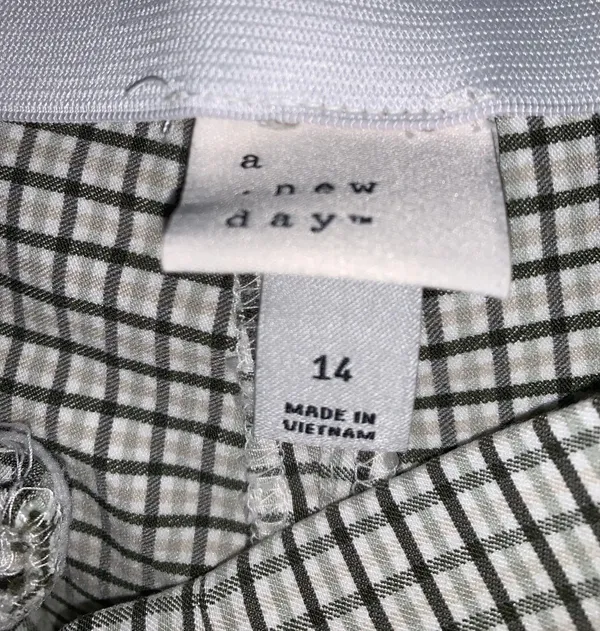 A New Day Capris Dress Pants - Image 4
