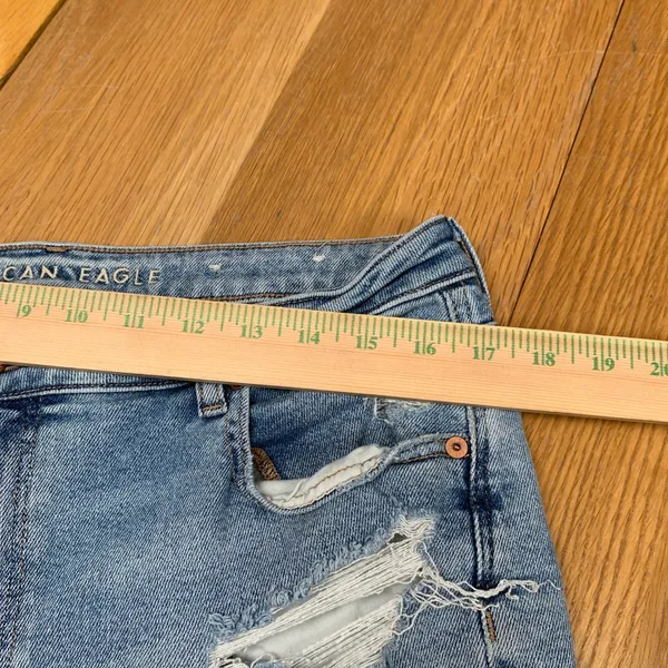 American Eagle Women Mom Jean Light Wash Distressed Ripped Denim Size 14 Regular - Image 3
