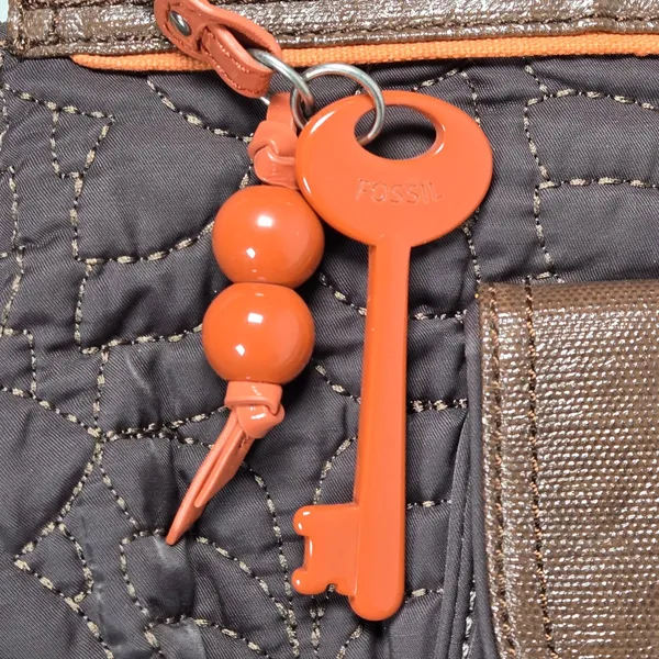 Fossil Key Per Quilted Brown‎ Leather Trim Tote Bag Key Charm - Image 5