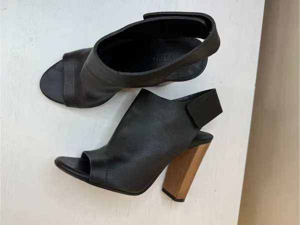 Vince‎ Addie Winter Leather Peep Toe Ankle Strap Wood Block Heel Sandal Black - Image 12