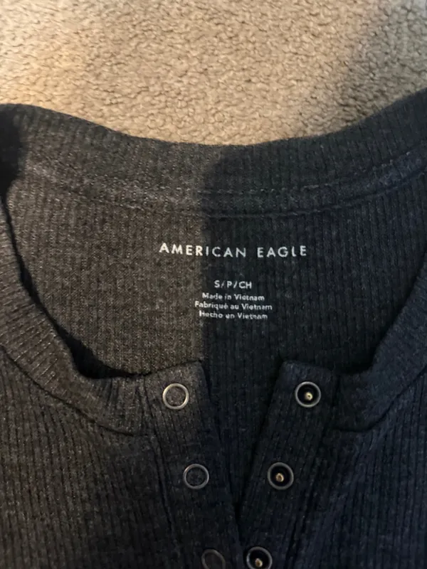 American Eagle Charcoal Grey Ribbed Henley Short Sleeve Crop Top Size S - Image 3