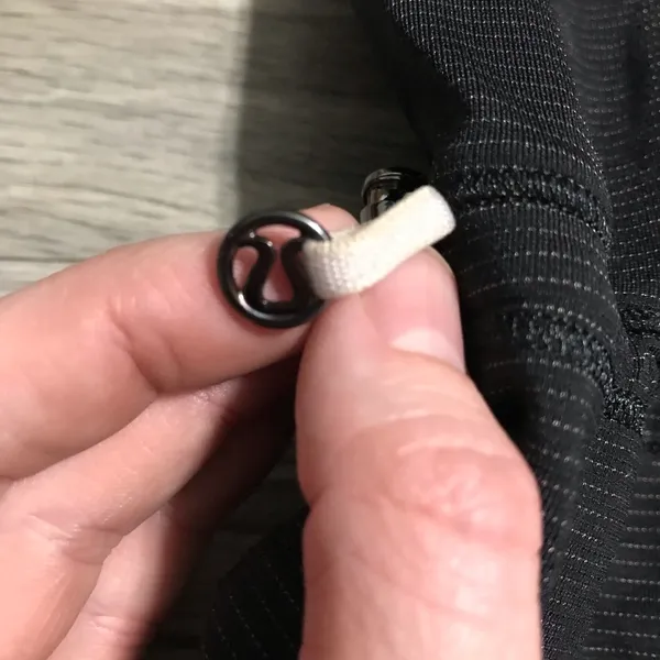 Lululemon Black and White built in bra; size 6 - Image 4