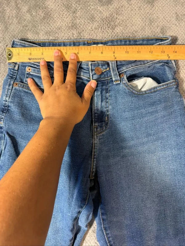 Signature by Levi Strauss Boyfriend Jeans Womens 6/28 Distressed Cuffed Stretch - Image 6