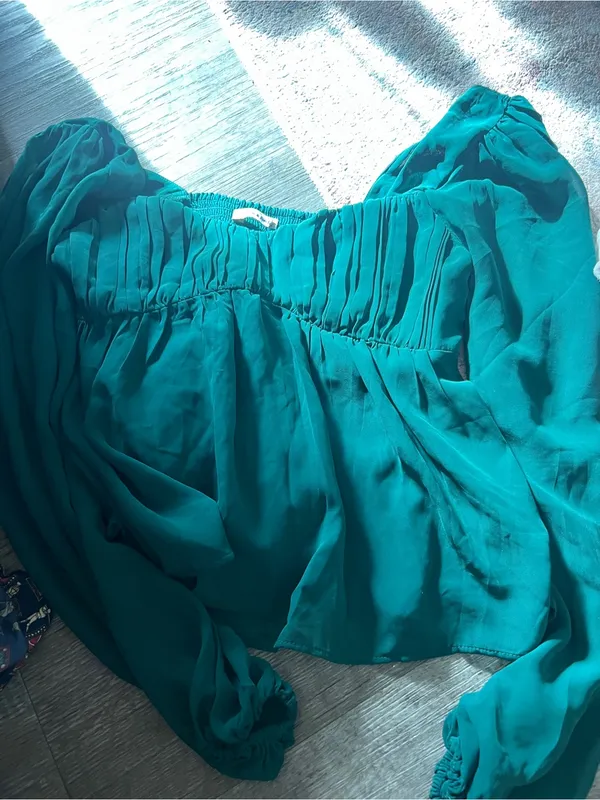 Abercrombie Women's green Long-Sleeve Peasant Blouse - Image 2