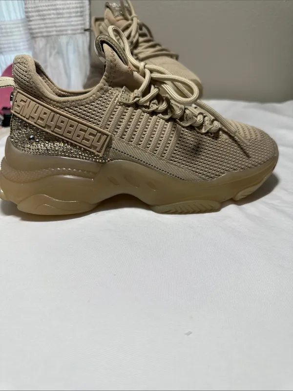 Women's Beige Sneaker with Rhinestone Detail Sz 7.5 Steve Madden Maxima like new - Image 4