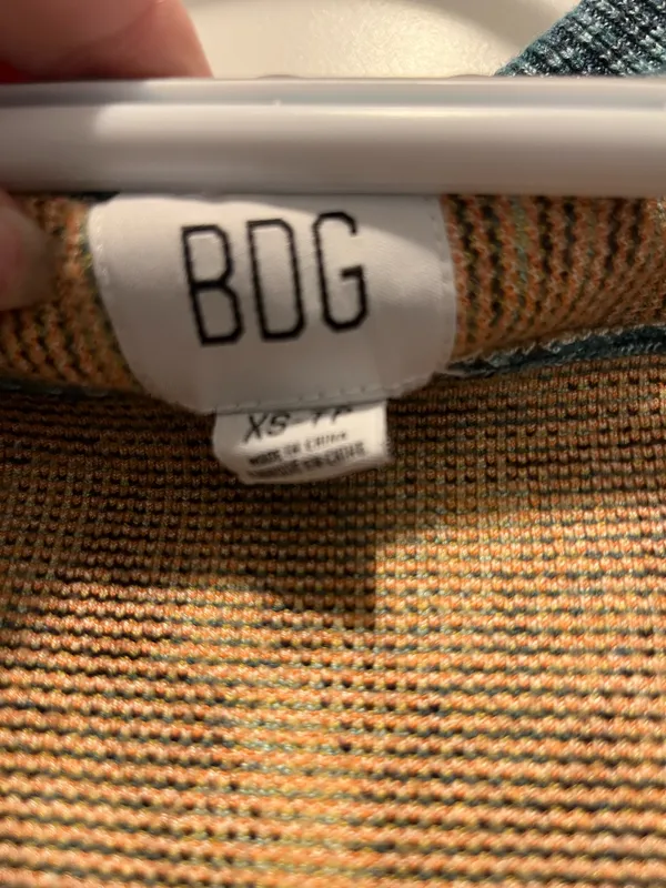 BDG Sweater Cropped V-Neck - Image 4