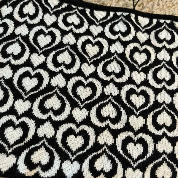 Cider Black and white heart patterned crop sleeveless top never worn - Image 3