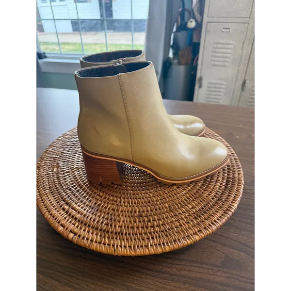 Korks‎ Beige Leather Ankle Boots Block Heel Side Zip Lug Sole Booties Women - Image 3