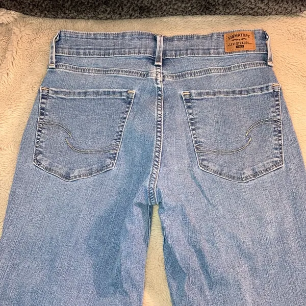 🔹 4 for $30 Levi Strauss Signature Gold Totally Shaping Skinny Jeans, Size 4 - Image 4