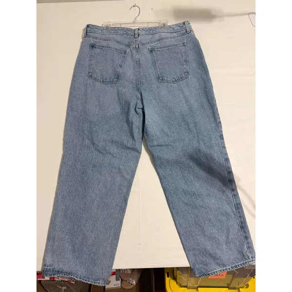 Universal Thread 90s Baggy Distressed Light Wash High Rise Wide Leg Jeans Blue - Image 9