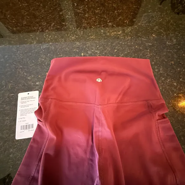 HeyNuts Essential Yoga 7/8 Leggings with Side Pockets - Image 2