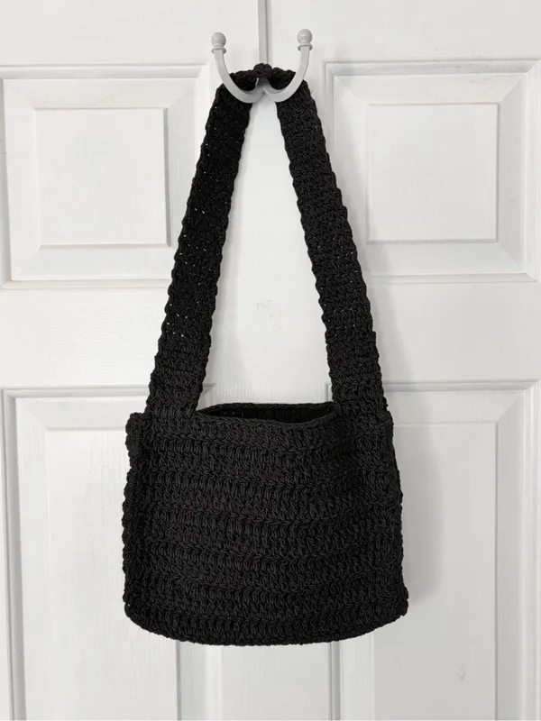 Black Chunky Knit Macrame Shoulder Bag Zip Close - Image 4