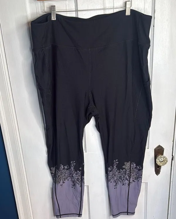 Torrid Black & Purple Floral Full length Wicking Legging W1172 Plus Size 4X - Image 3