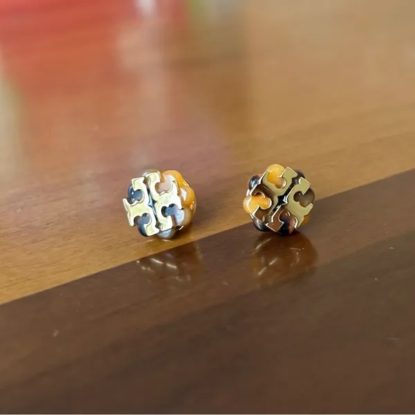Tory Burch Signature Logo Flower Resin Stud Earrings - Image 7