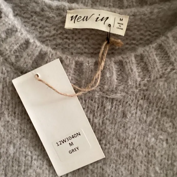 Cozy Women's Beige Crew Neck Sweater Gray Size M - Image 4