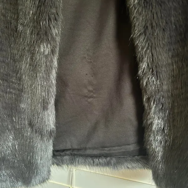 Club Monaco Black Faux Fur Longline Vest Size S winter glam - Image 6