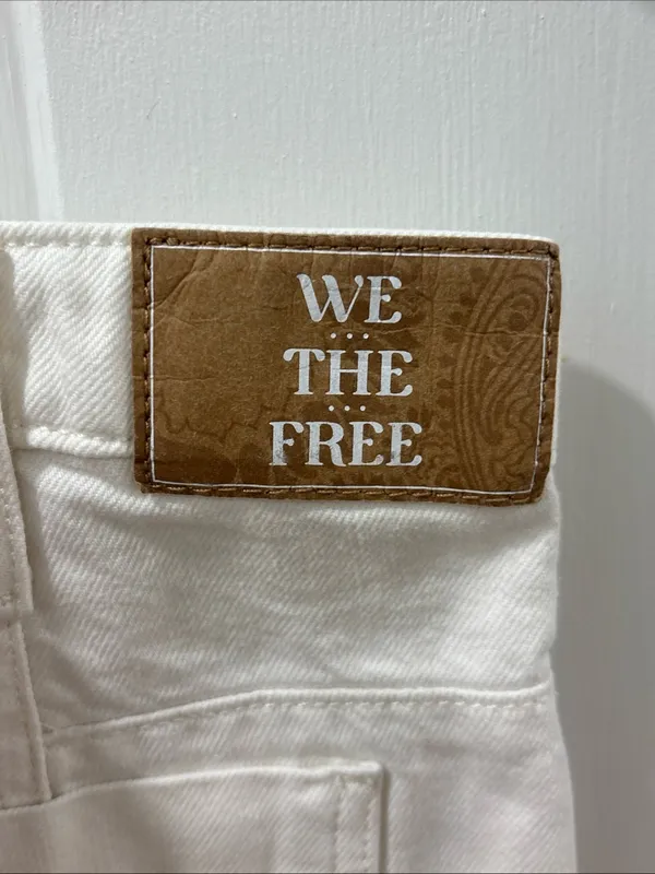 We The Free Women’s Beginners Luck Low Rise Slouch Shorts Size 25 White EUC - Image 4