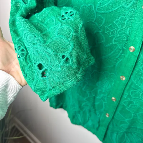 Anthropologie Akemi + Kin Abacos Green Eyelet‎ Tunic Blouse Top Medium OB762780 - Image 6