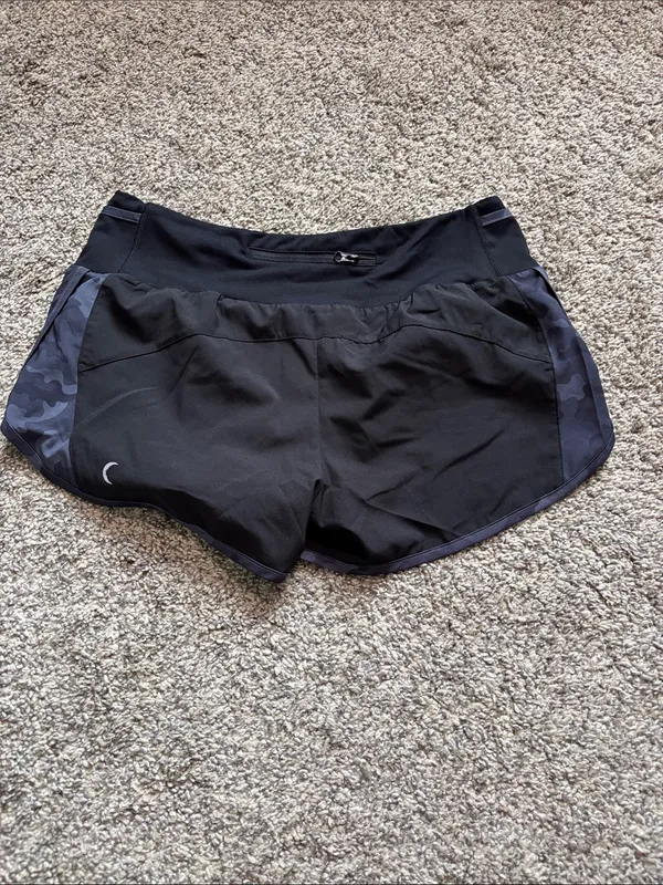 Zyia Shorts size medium - Image 2