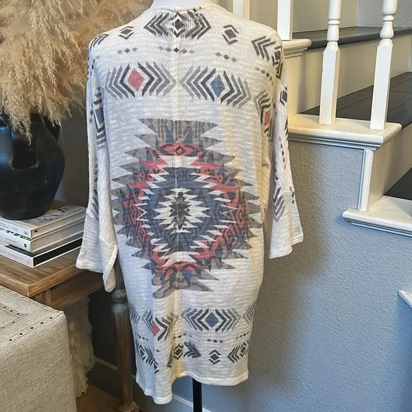 Mauve Tan & Burgundy Aztec Print Open Front Sweater WRAP Size Large - Image 4