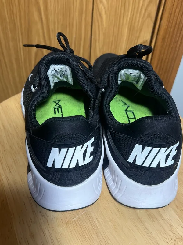 Nike women Black and White Breathable Sneakers - Image 3