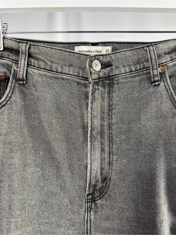 Abercrombie & Fitch Curve Love The Ankle Straight Ultra High-Rise Gray Wash Jean - Image 3