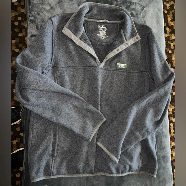 LL Bean Gray Mockneck Sweatshirt Size Large - Image 5