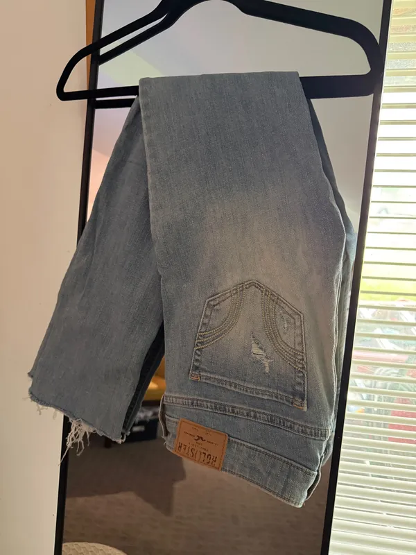 Hollister Light Blue Distressed Low-Rise Straight Jeans - Image 4