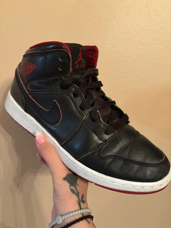 Air Jordan 1 Retro Mid GS 'Black Gym Red' - Image 2