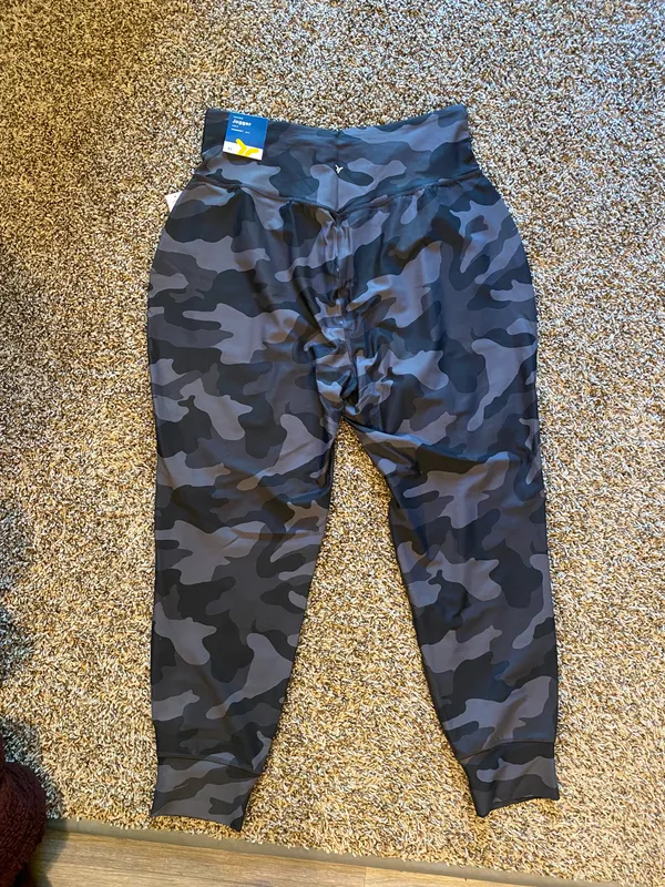 Old Navy Active High Rise Go Dry Camo Joggers - Image 5