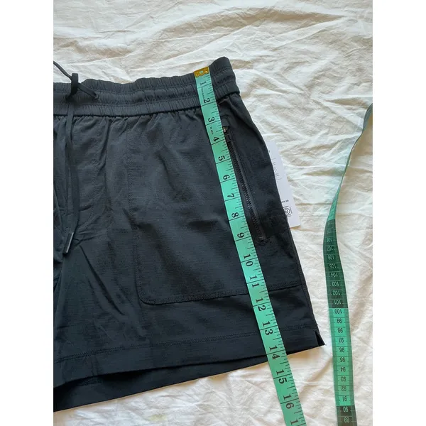 NWT Athleta Trekkie North Short Medium Black - Image 10