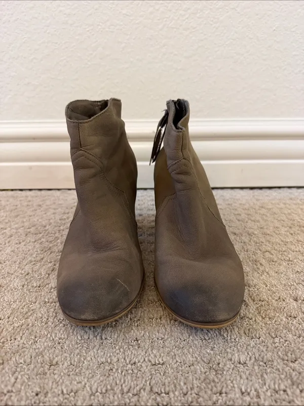 Nordstrom BP Women’s Taupe Leather Block Heel Ankle Boots Fringe Zip Up size 9 - Image 2