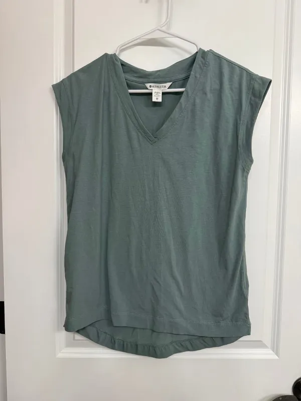 Athleta Breezy Scoop V-Neck Tee Willow Green Women’s XS - Image 3