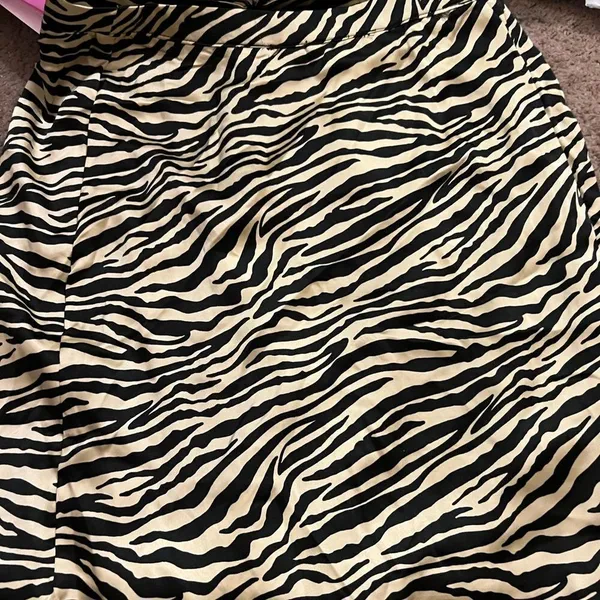 NWT sincerely Jules zebra print‎ skirt M - Image 8