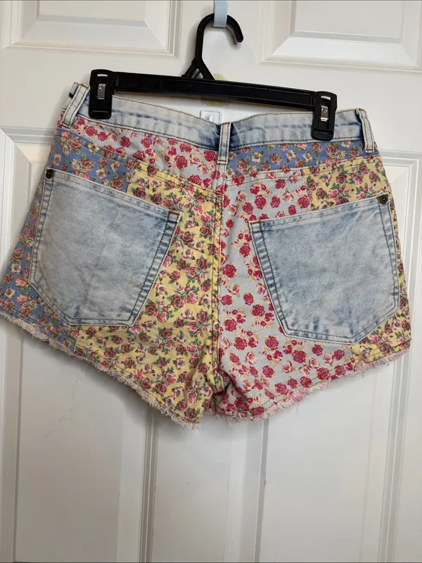 FARM Rio Anthropologie Floral Patchwork Denim-Trim Shorts sz 28 - Image 5